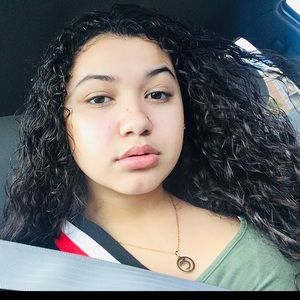 Meet your Posher, Andrea